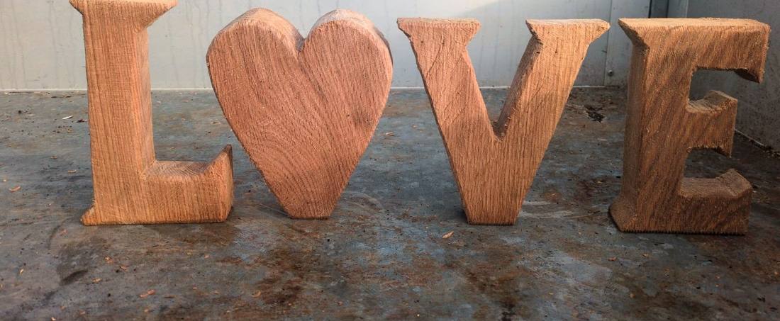 Individueller Schriftzug aus Holz